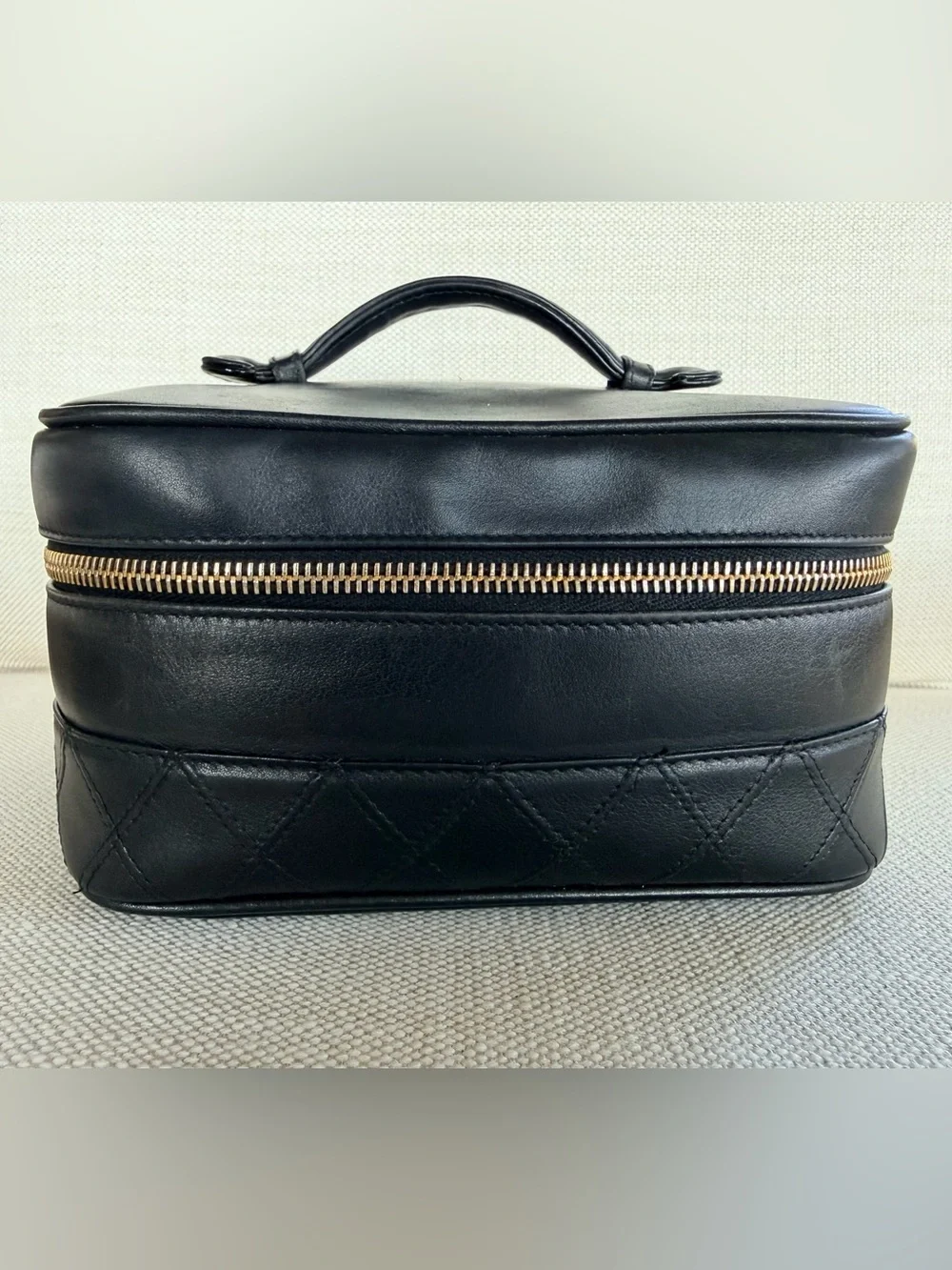 CHANEL Vintage Black Lambskin Vanity Cosmetic Case Gold CC Charm